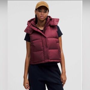 Lululemon Wunder Puff 600-Down-Fill
Cropped Vest in Garnet Size 10 NWT